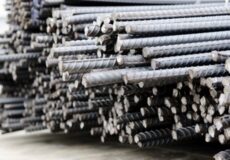 بازار فولاد ایران: چالش‌های نوسانات ارزی، سیاست‌های قیمت‌گذاری و تأثیرات ساختاری – آیا اصلاحات می‌توانند آینده را تغییر دهند؟