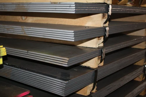 موج‌های نوسان در بازار میلگرد بهمن: بررسی عمیق عوامل مؤثر و چشم‌انداز آینده