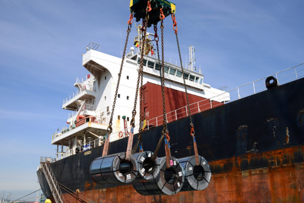 تلاقی اژدهای فولاد و بازارهای جهانی: وقتی صادرات چین، آرامش ایران را به چالش می‌کشد